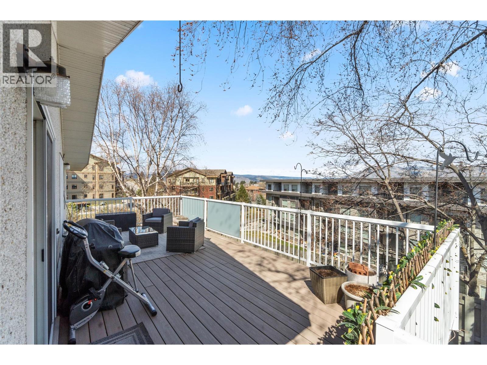 320 WHITESHIELD Crescent - 42