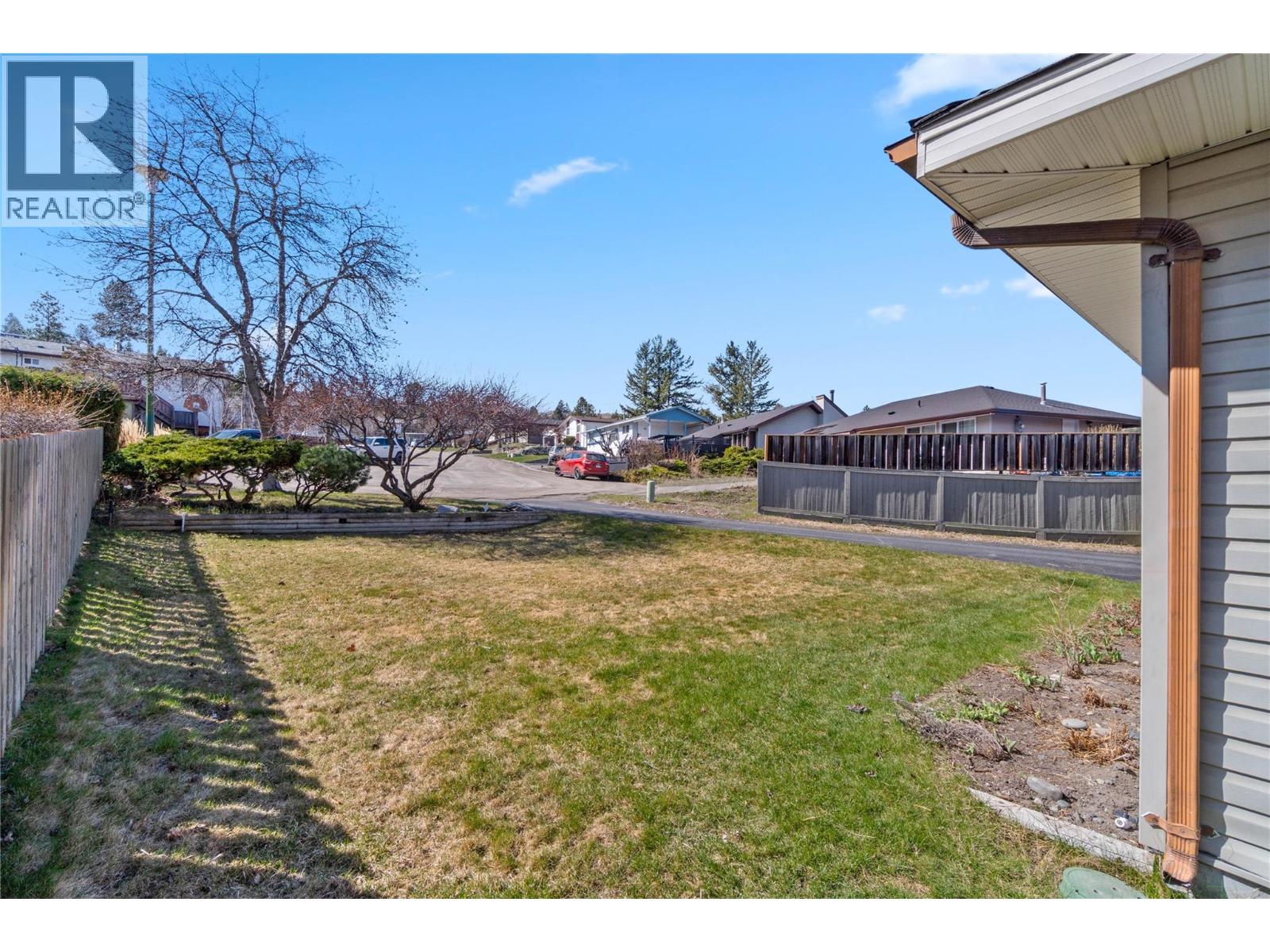 320 WHITESHIELD Crescent - 45