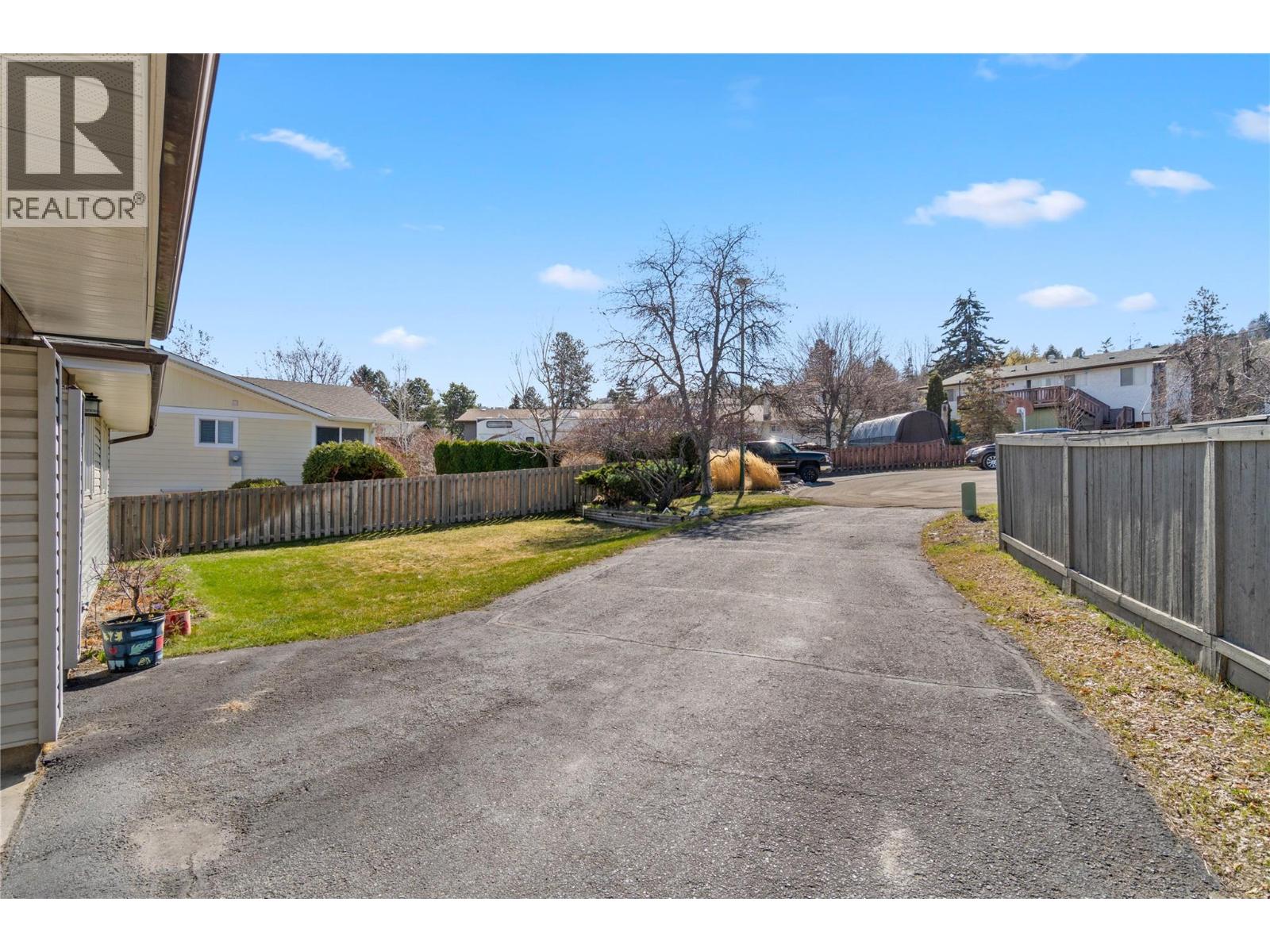 320 WHITESHIELD Crescent - 47