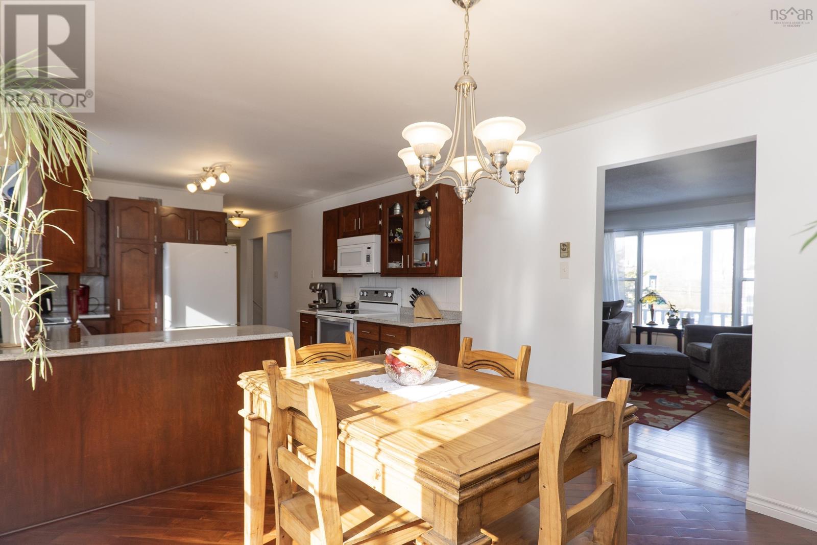 Property 20 of 48 of 193a Victoria Street E