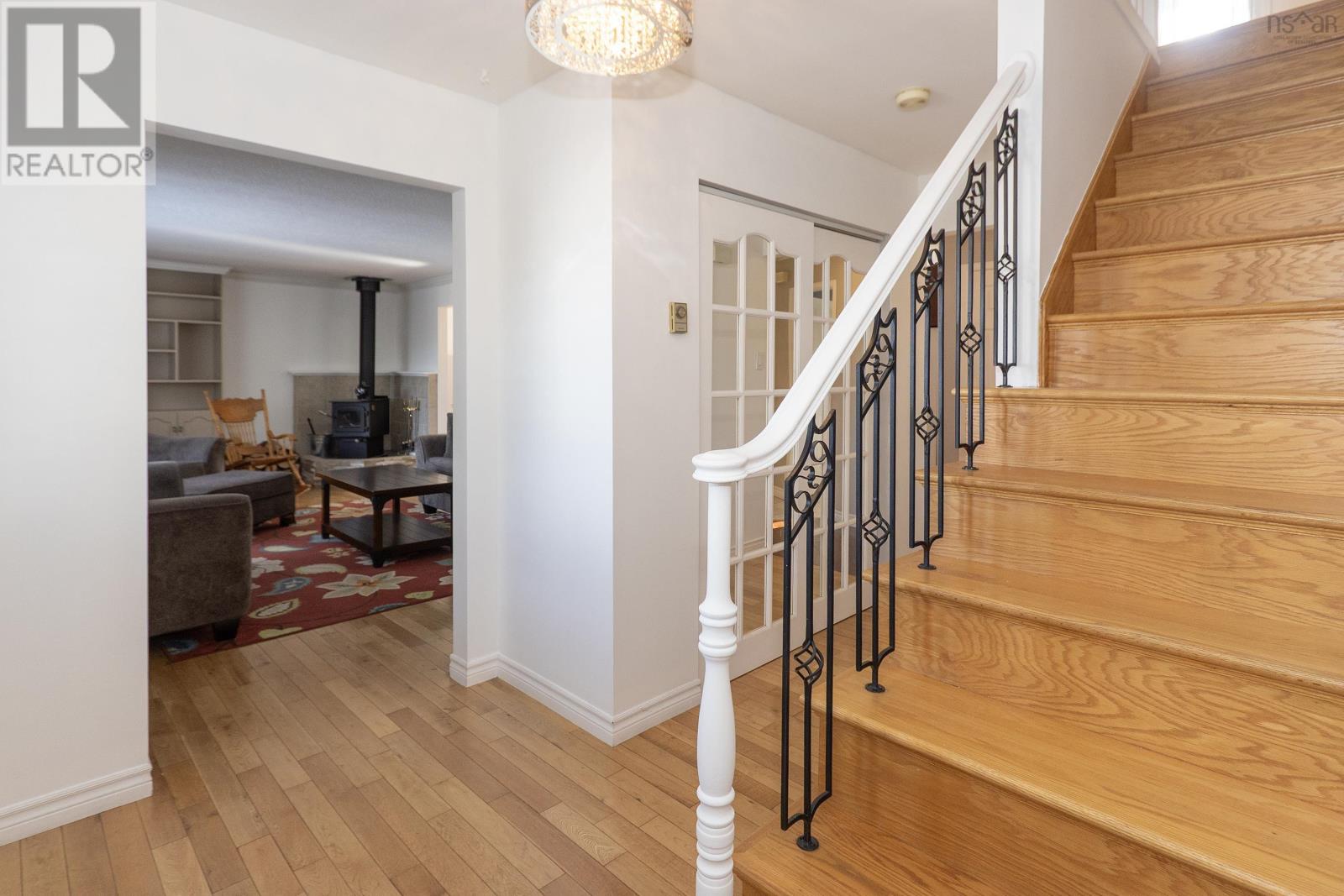 Property 24 of 48 of 193a Victoria Street E