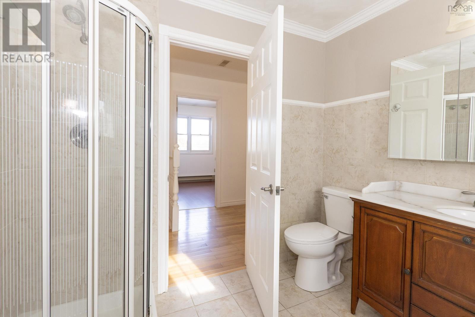 Property 28 of 48 of 193a Victoria Street E