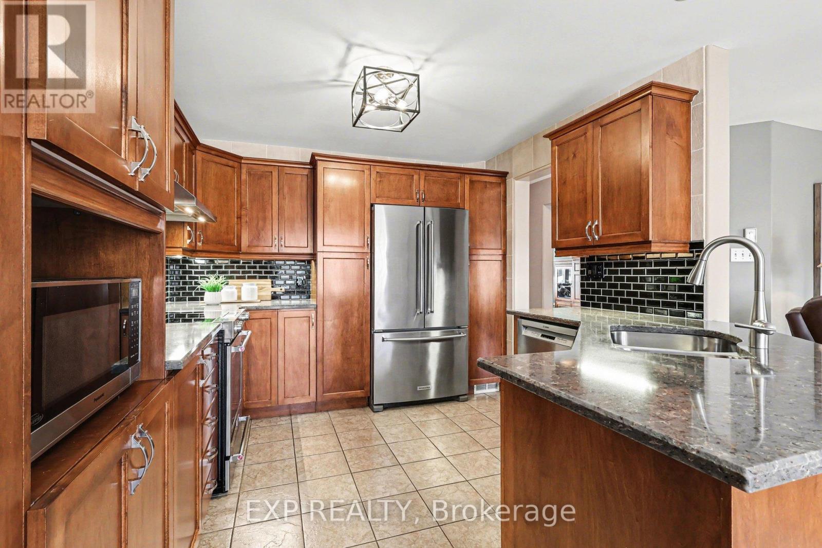 91 REMBRANDT DRIVE - 14