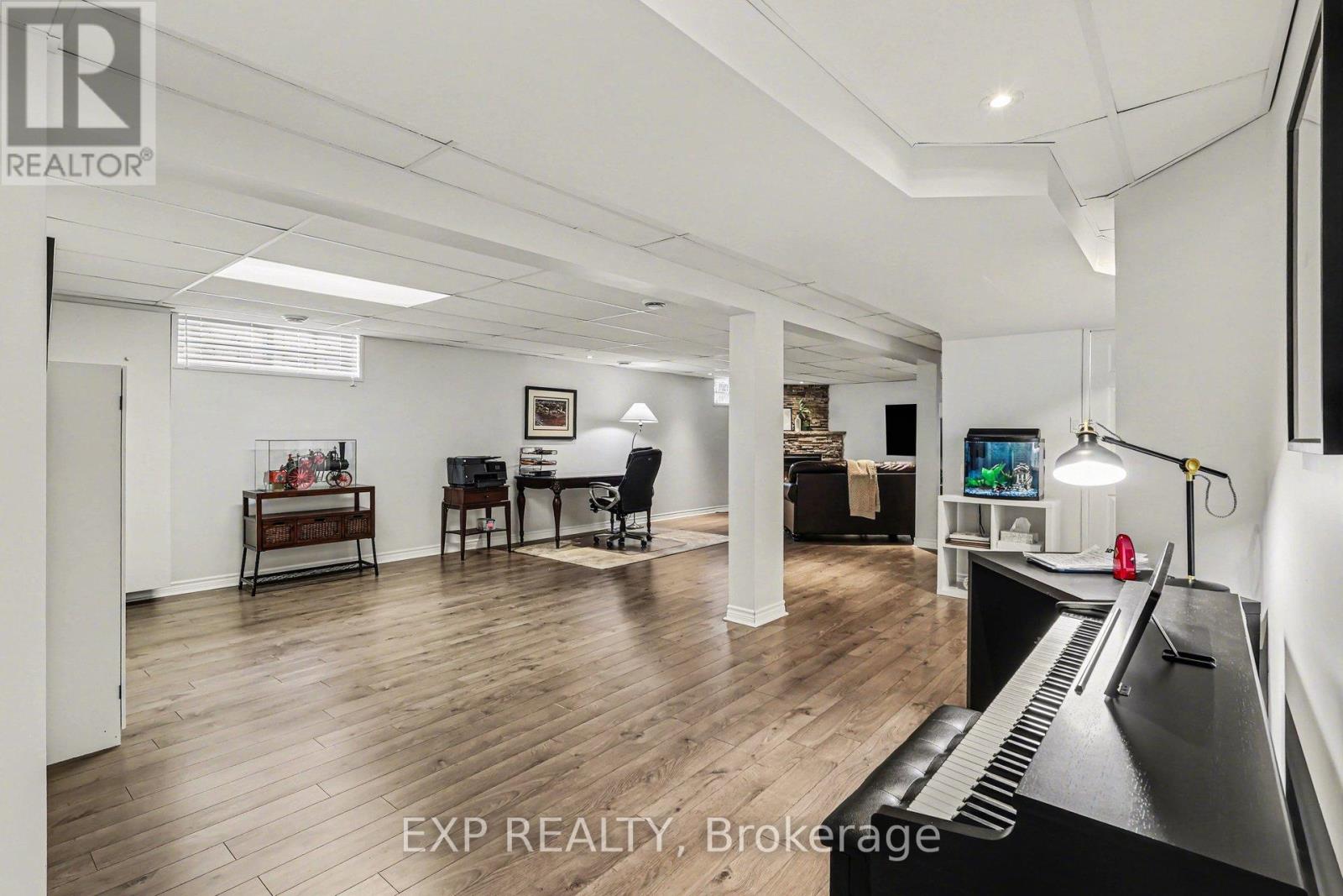 91 REMBRANDT DRIVE — photo 22