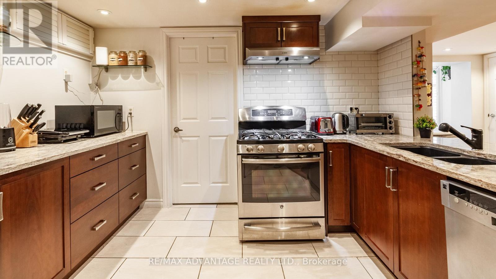 190 FAIRVIEW AVENUE - 25