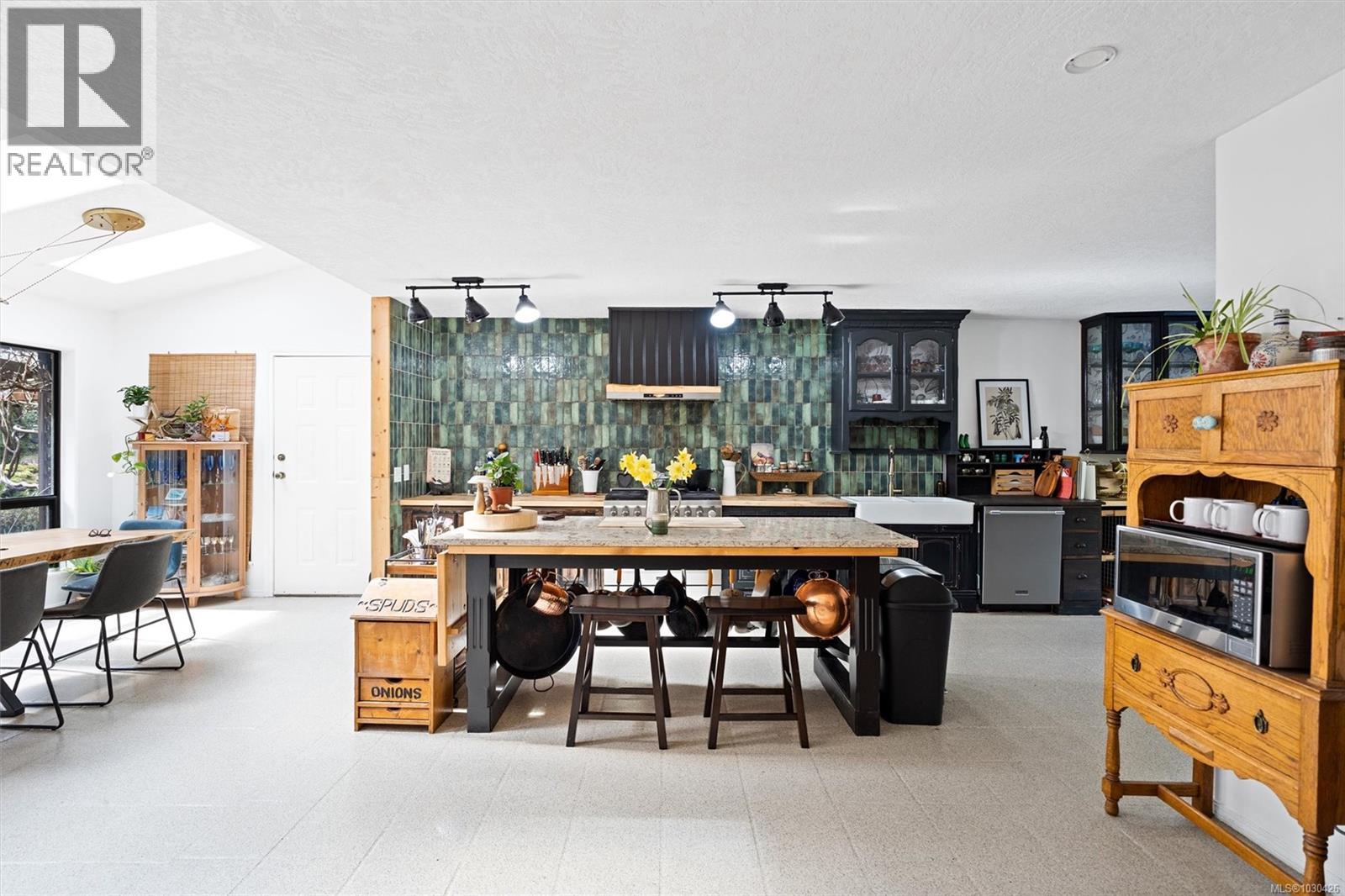 6907 Sellars Rd, Sooke