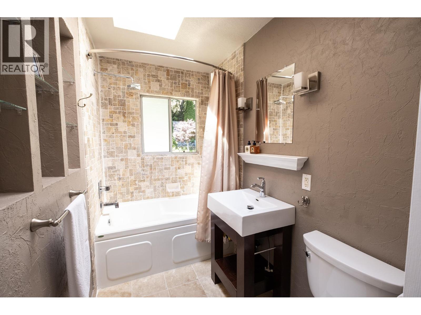 485 ABBS ROAD, Gibsons