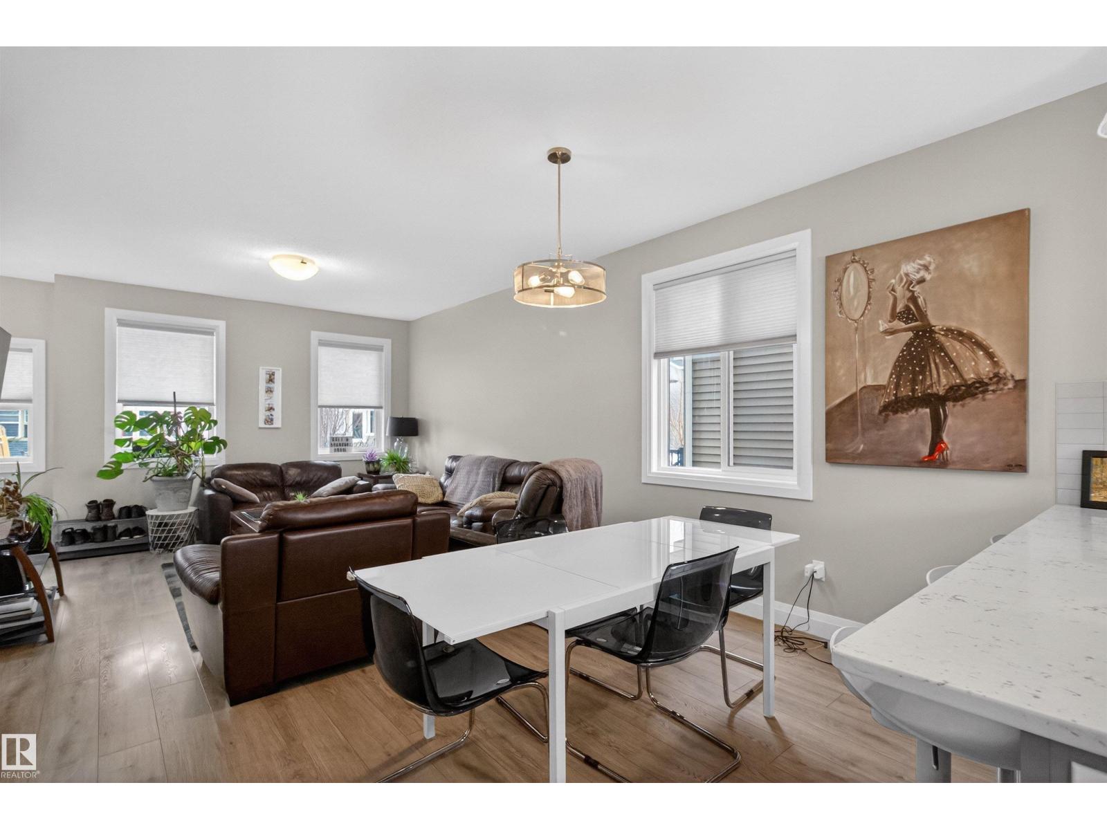 385 Charlesworth Drive SW, Edmonton