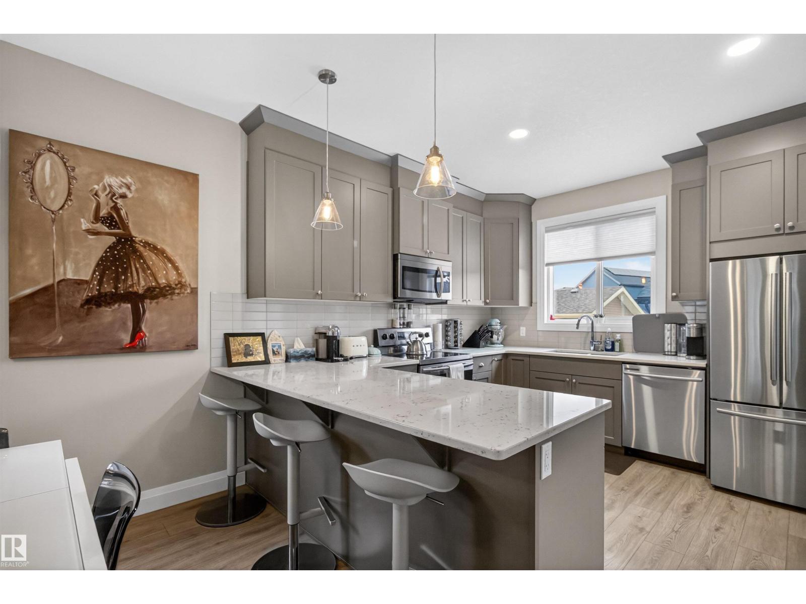 385 Charlesworth Drive SW, Edmonton