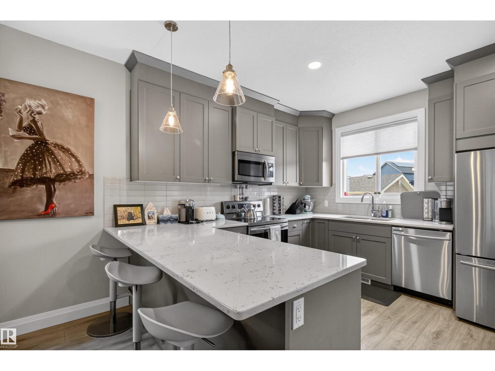 385 Charlesworth Drive SW, Edmonton