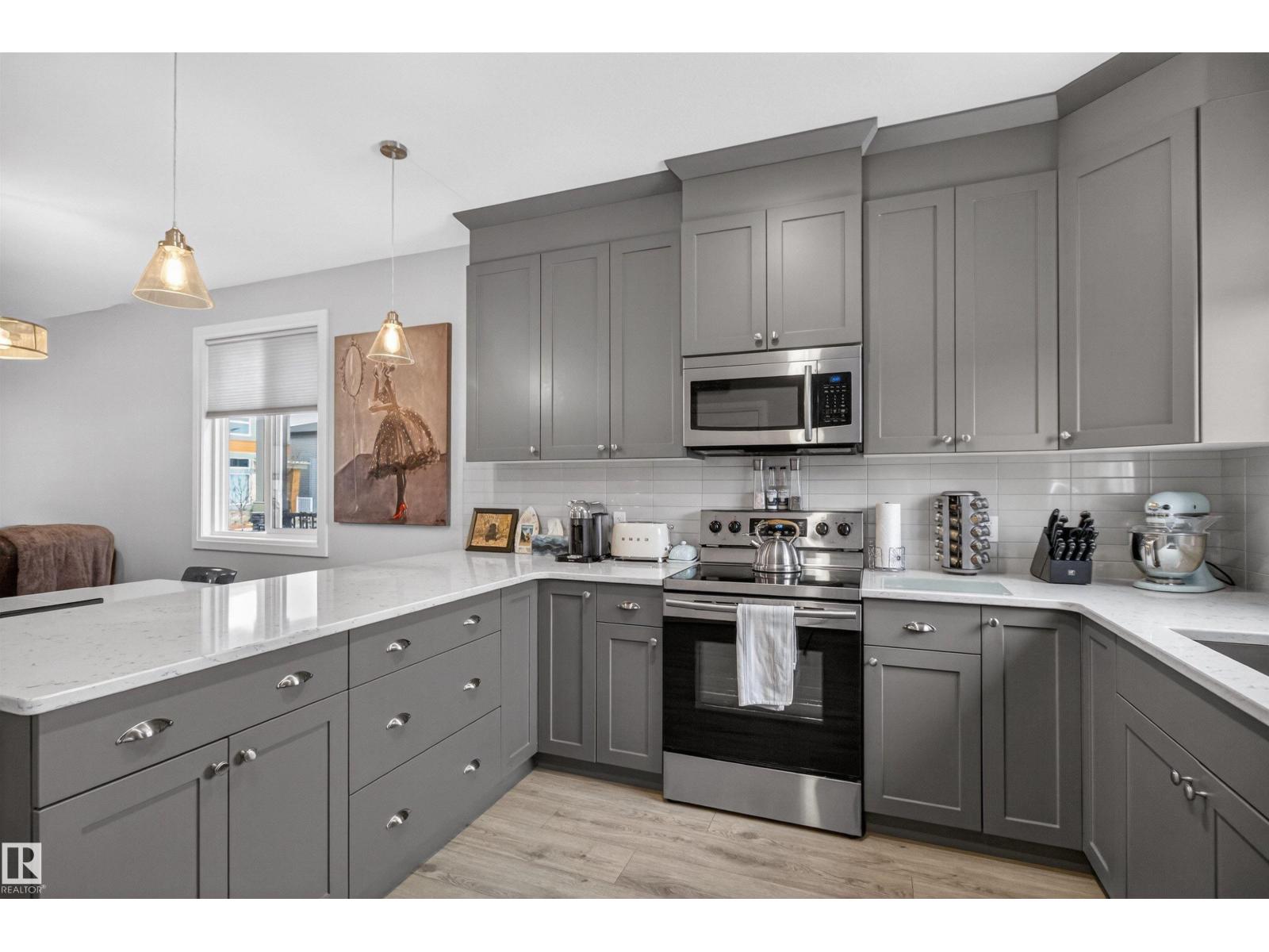 385 Charlesworth Drive SW, Edmonton