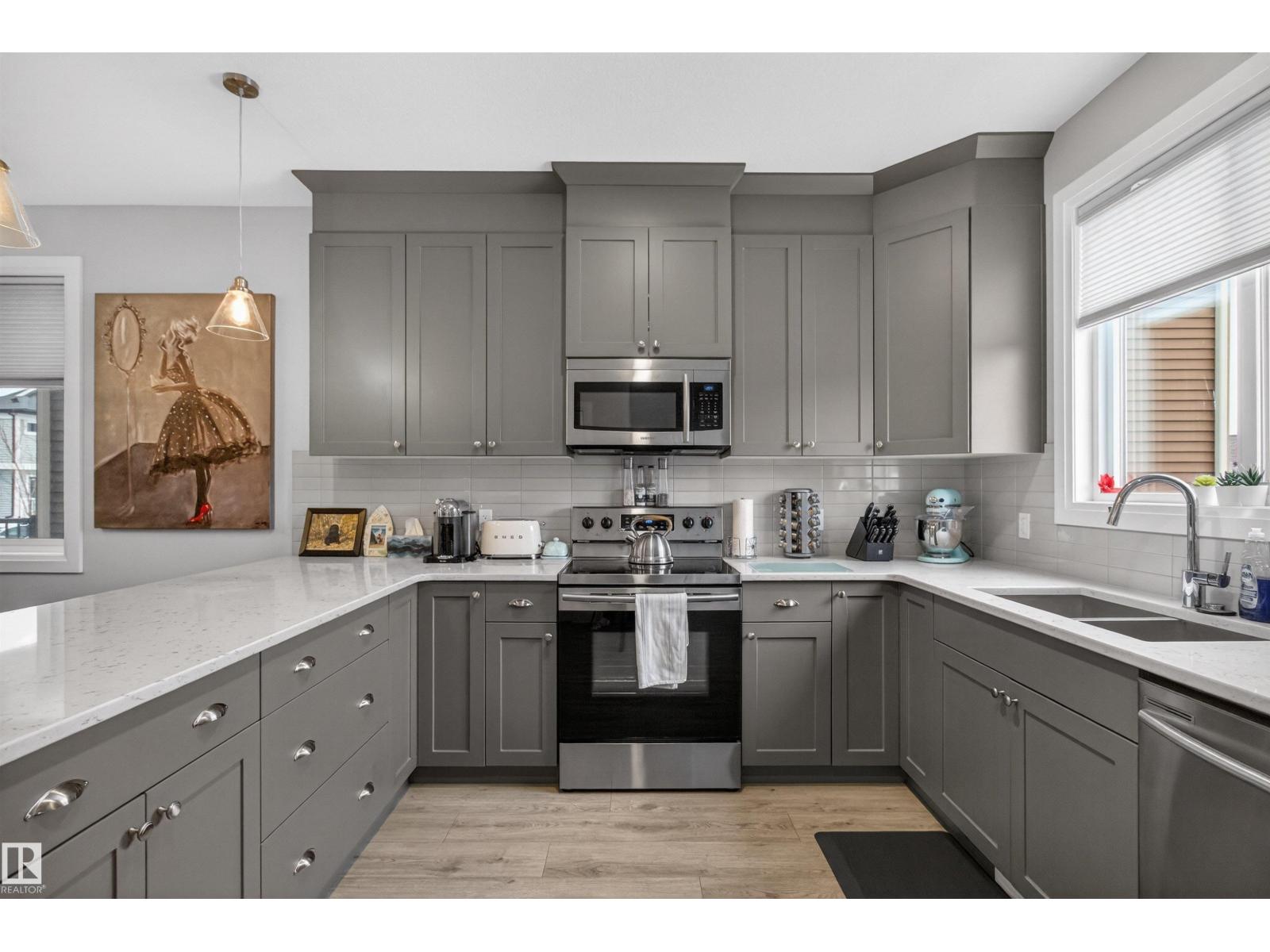 385 Charlesworth Drive SW, Edmonton