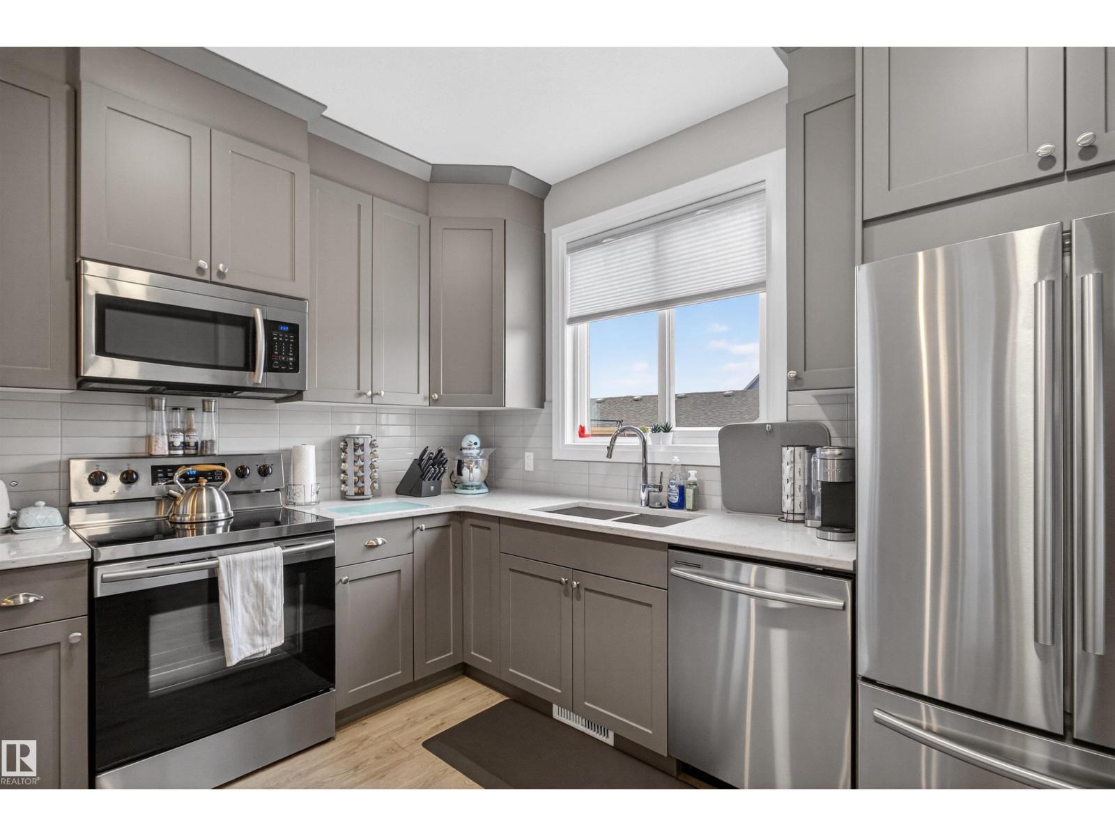 385 Charlesworth Drive SW, Edmonton