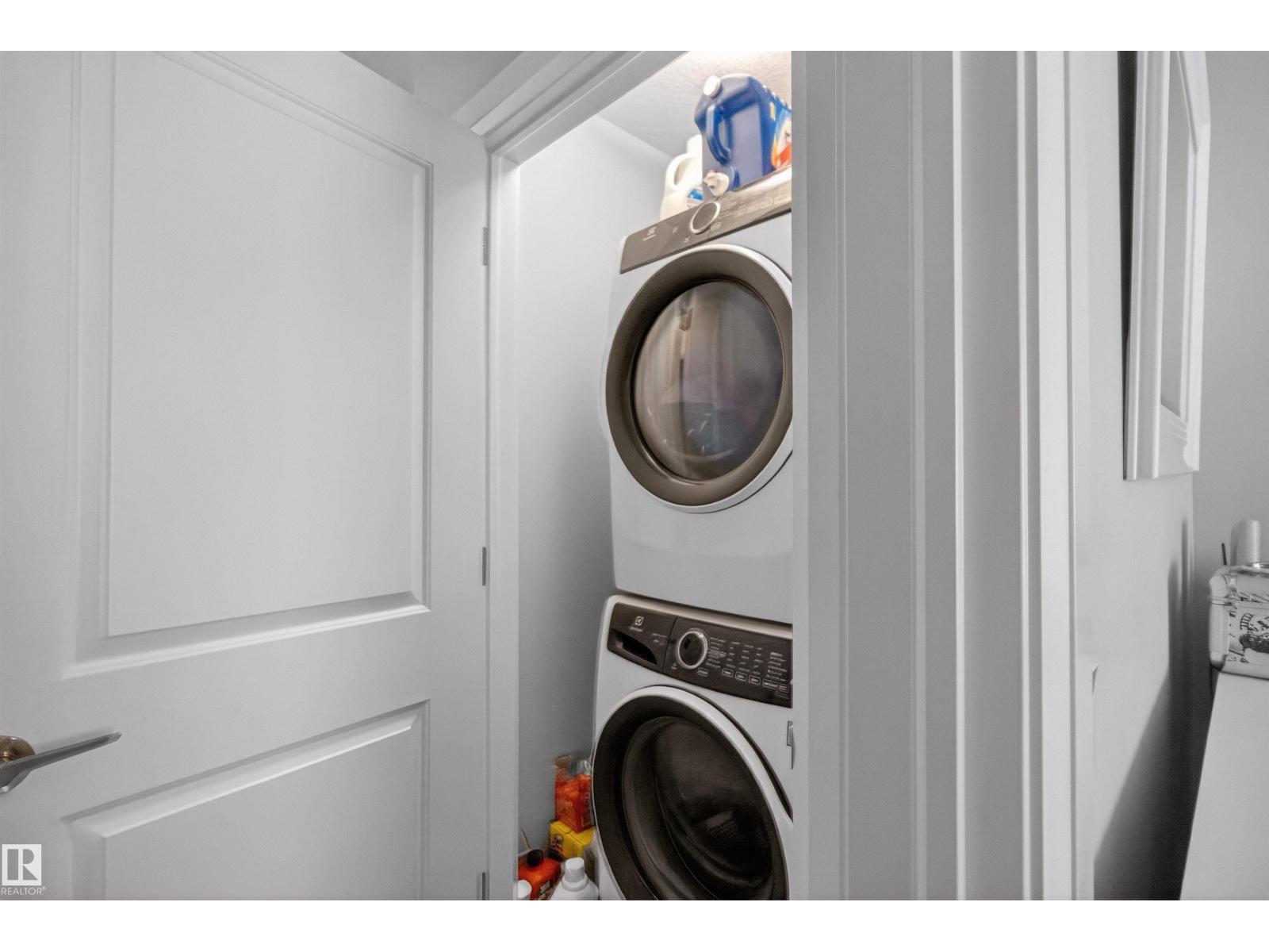 385 Charlesworth Drive SW, Edmonton