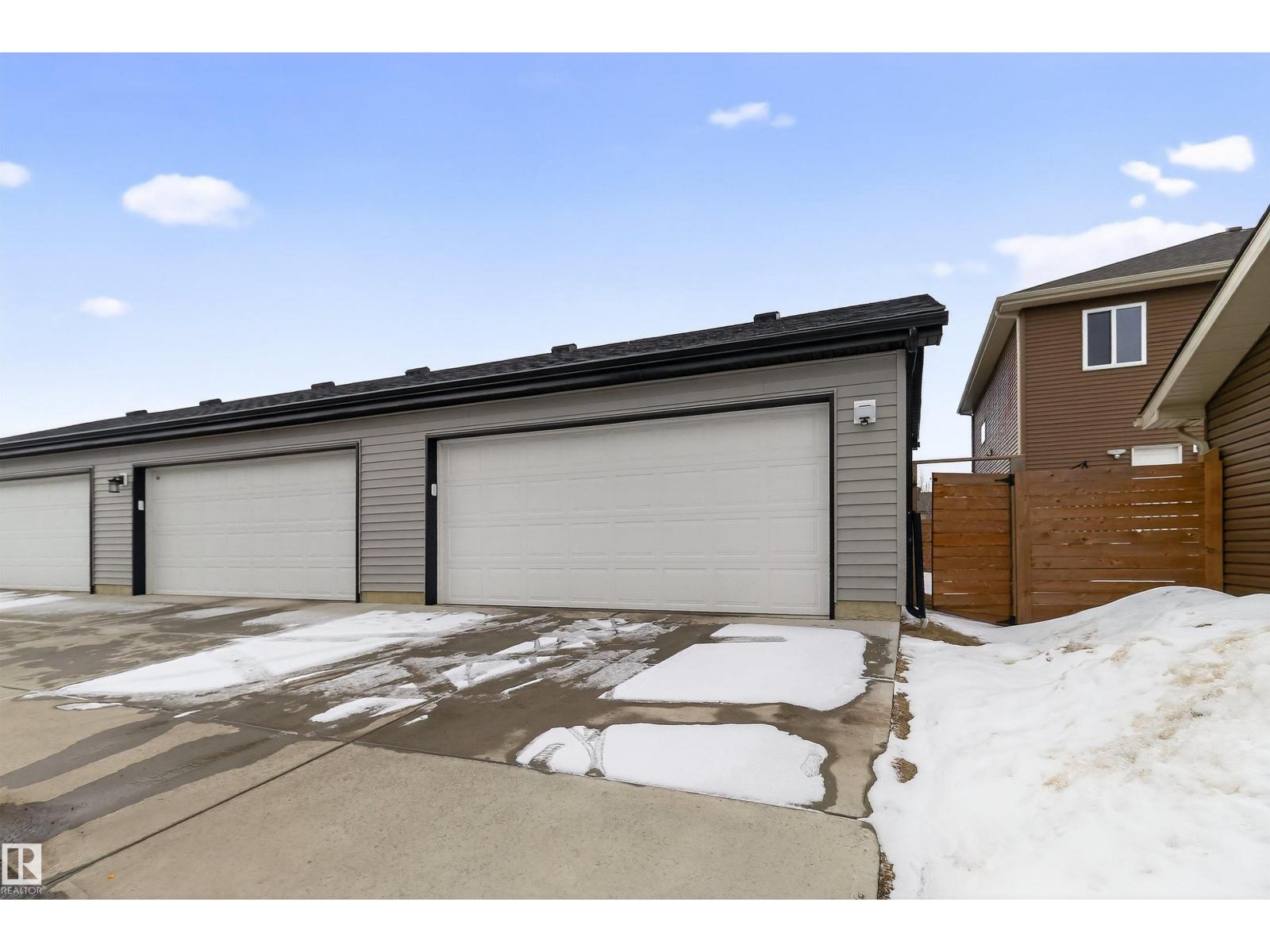 385 Charlesworth Drive SW, Edmonton