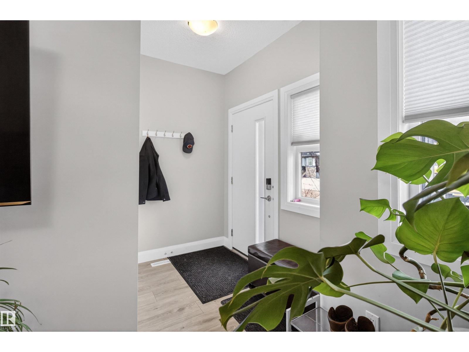 385 Charlesworth Drive SW, Edmonton