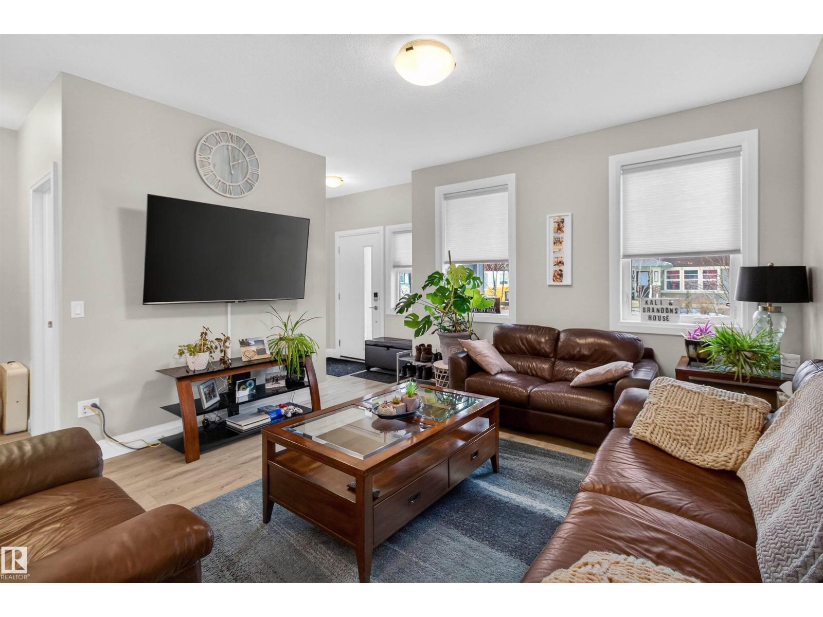 385 Charlesworth Drive SW, Edmonton