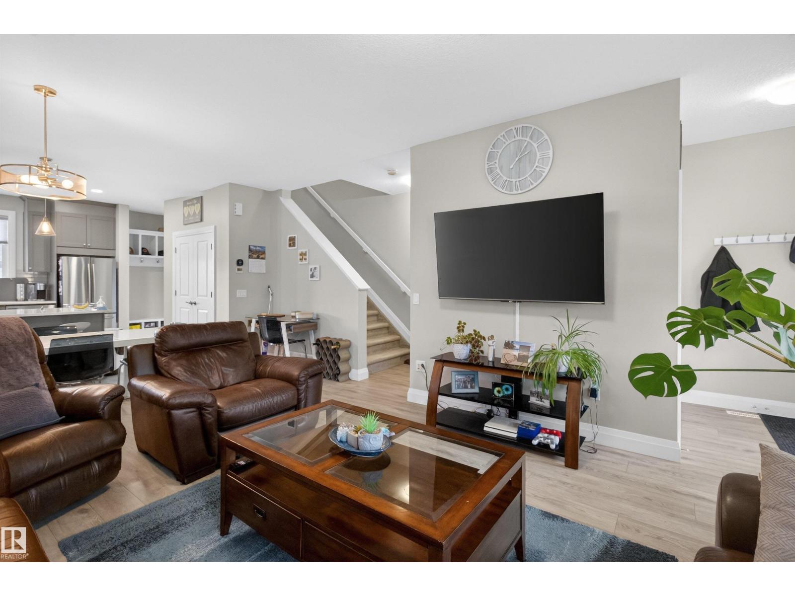 385 Charlesworth Drive SW, Edmonton