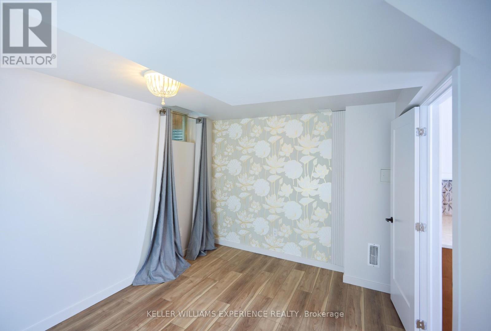 43 DUNNETT DRIVE - 28