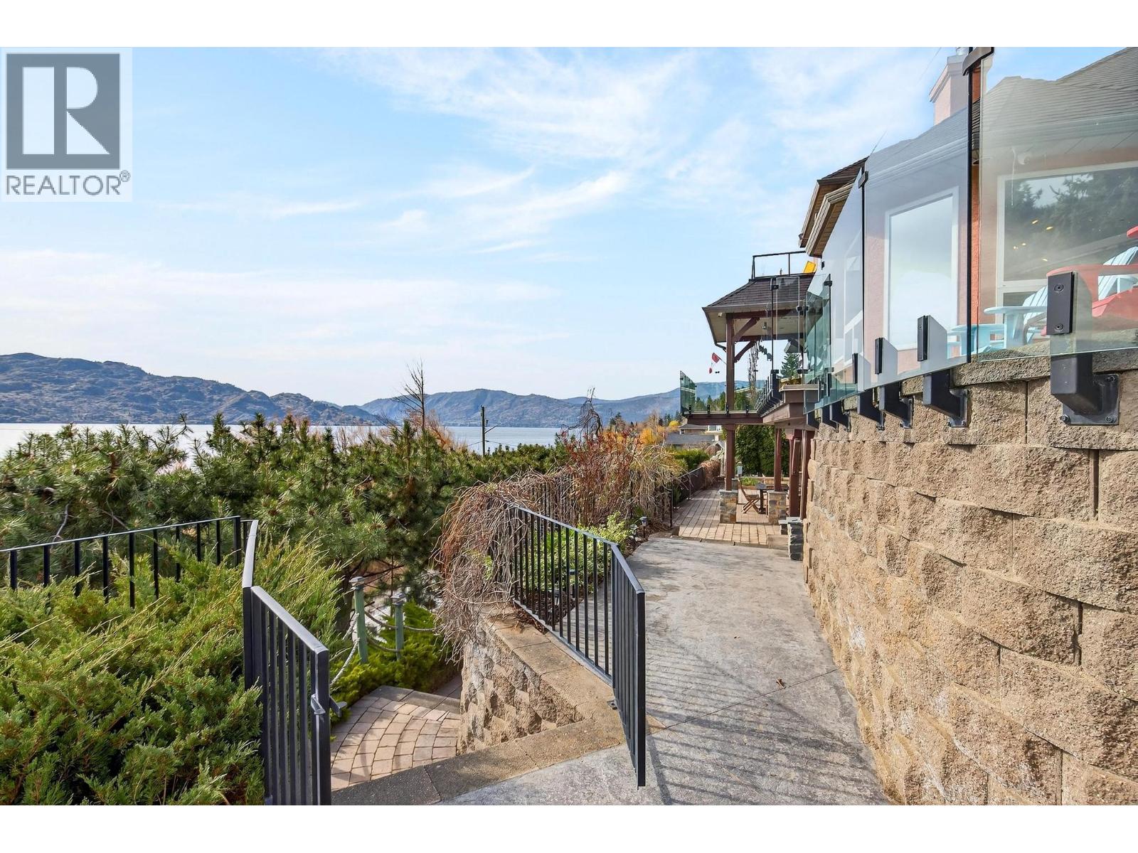 5312 Fulton Place, Peachland