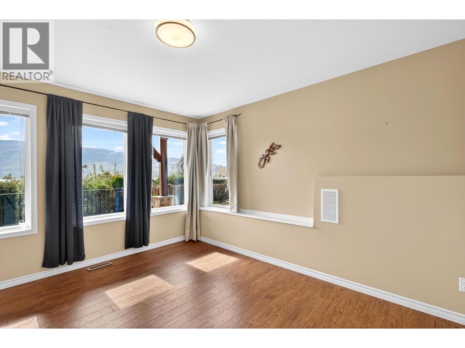 5312 Fulton Place, Peachland