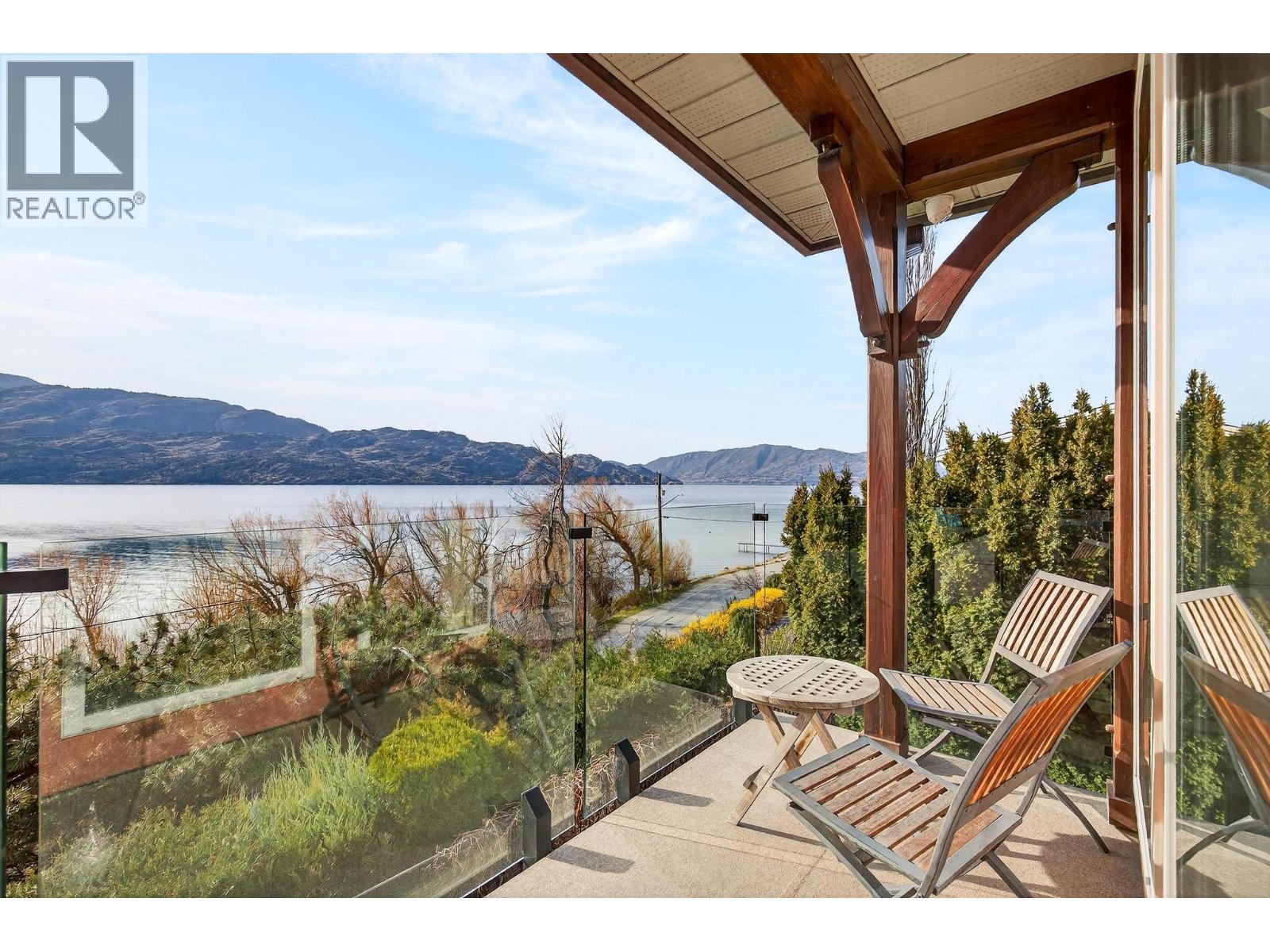 5312 Fulton Place, Peachland
