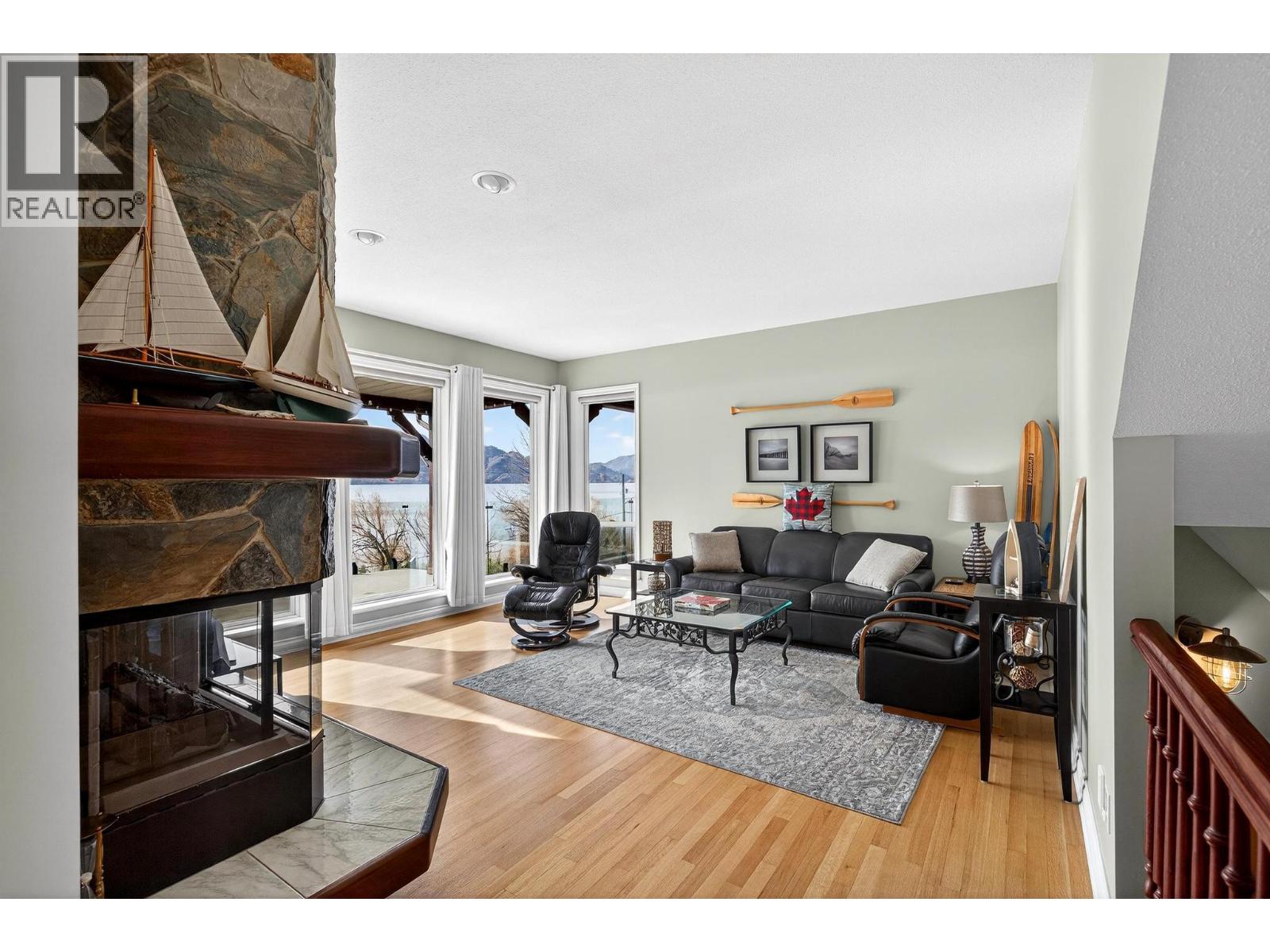 5312 Fulton Place, Peachland