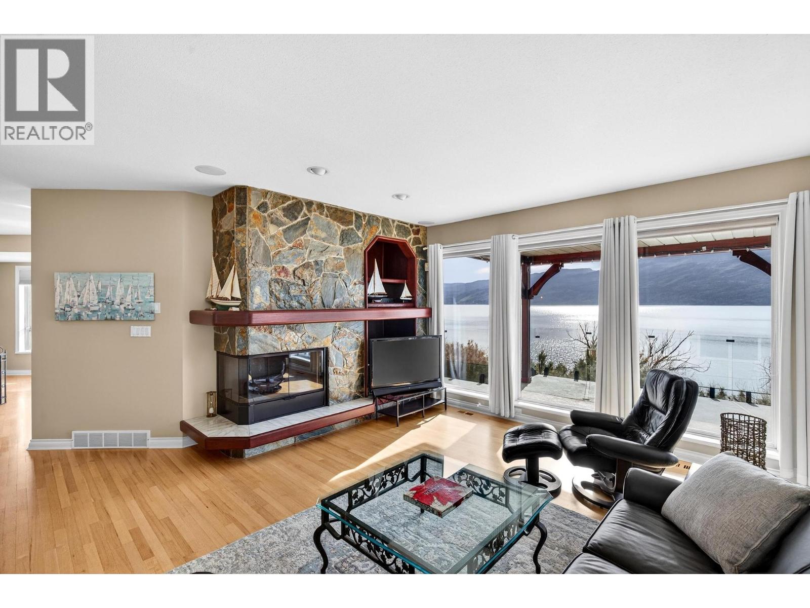 5312 Fulton Place, Peachland