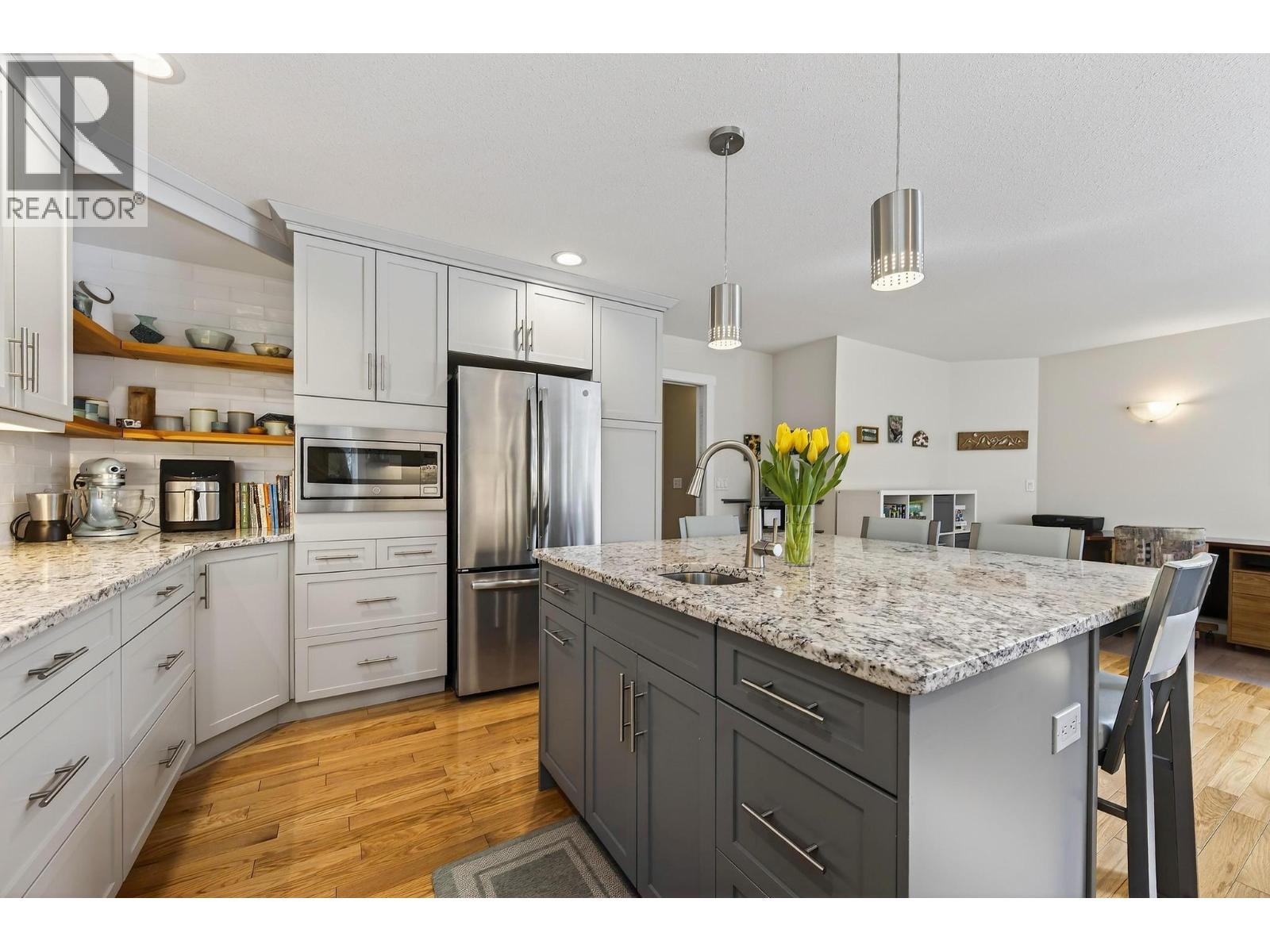  656 Lafontaine Road East, Golden