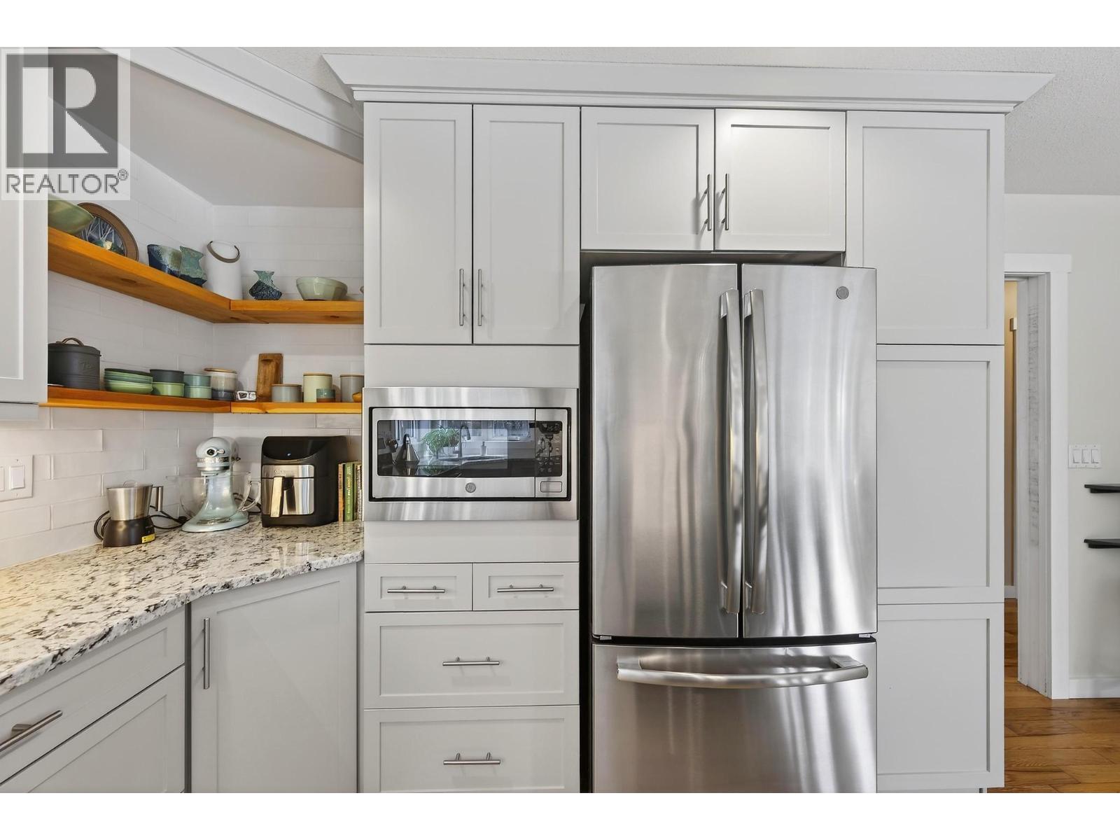  656 Lafontaine Road East, Golden