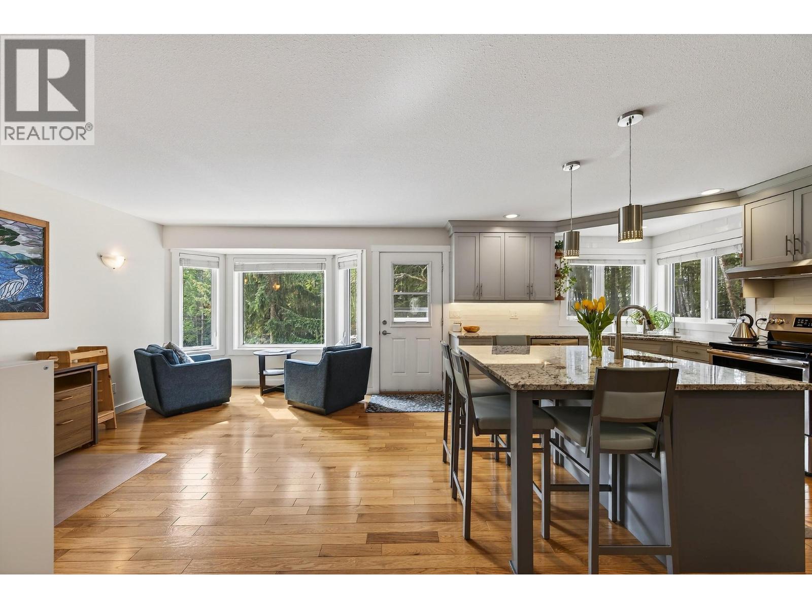  656 Lafontaine Road East, Golden