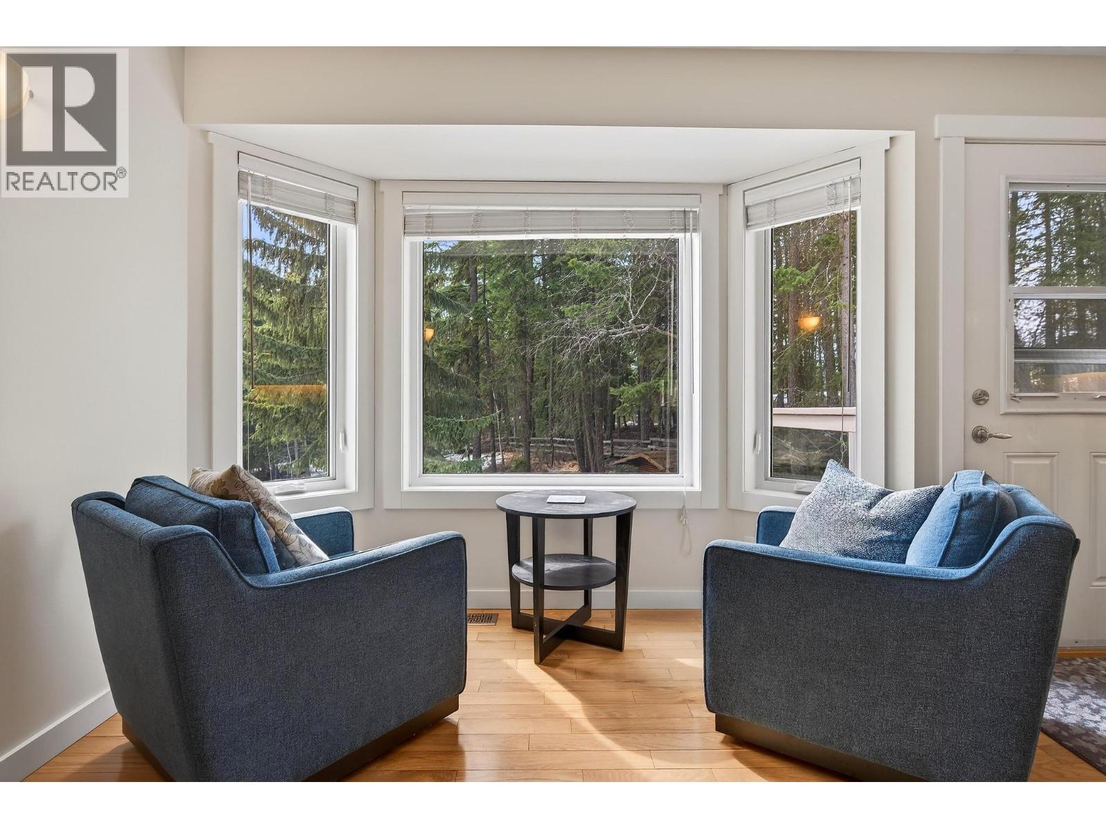  656 Lafontaine Road East, Golden