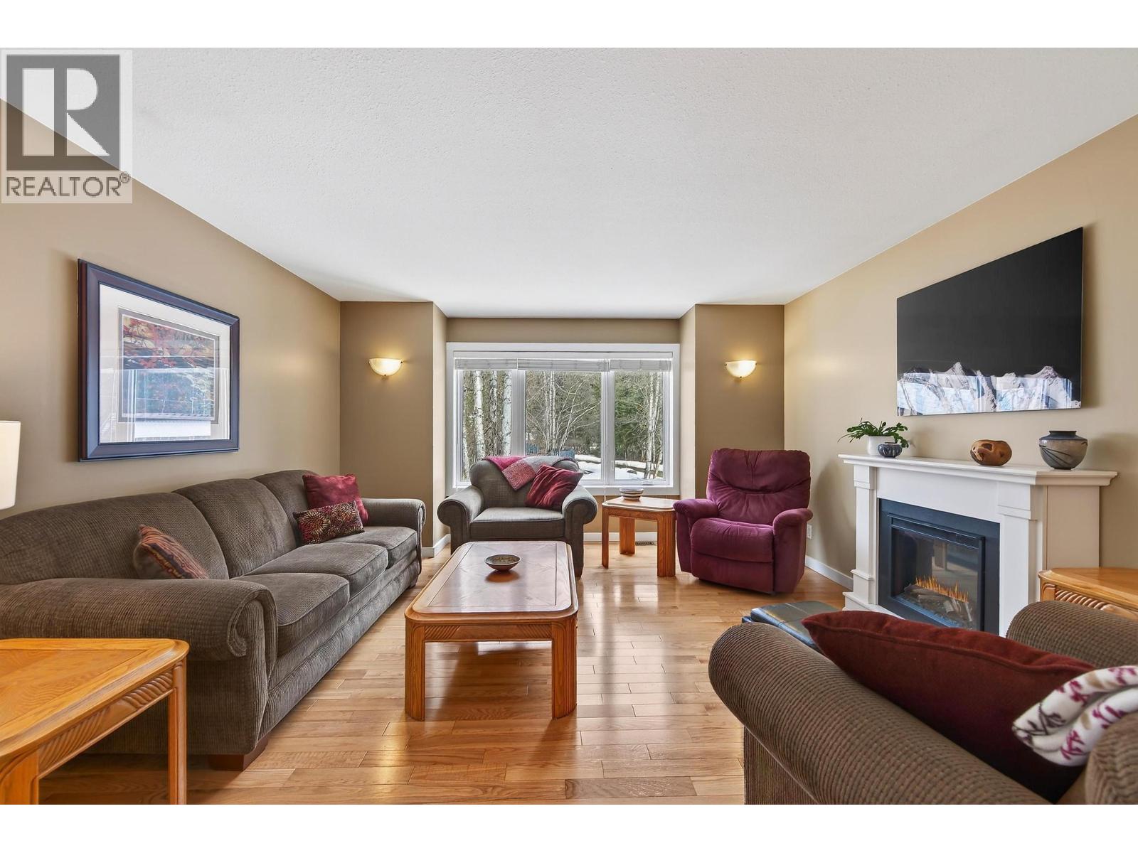  656 Lafontaine Road East, Golden