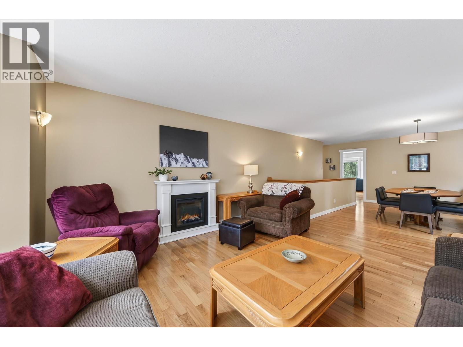  656 Lafontaine Road East, Golden