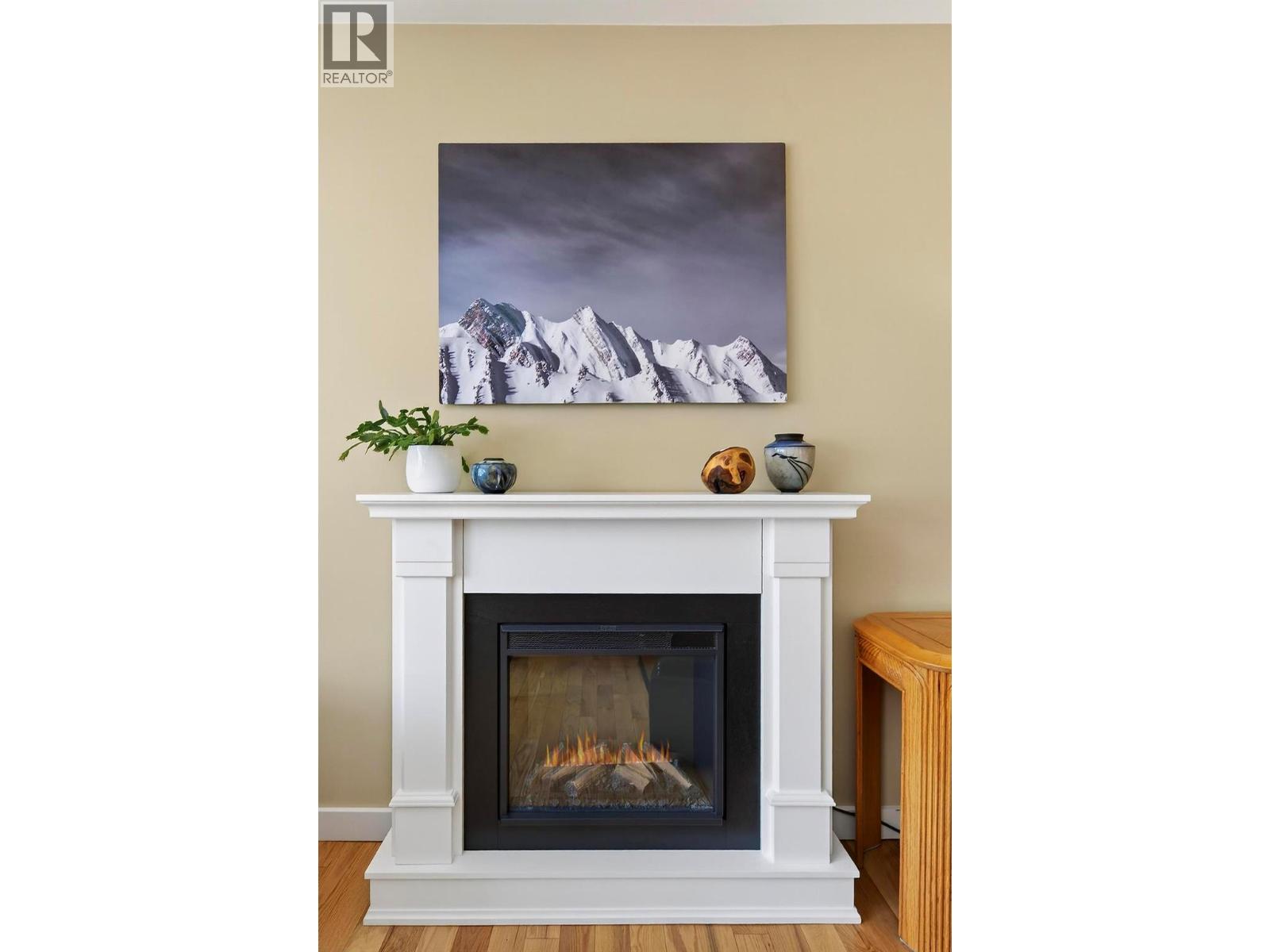  656 Lafontaine Road East, Golden