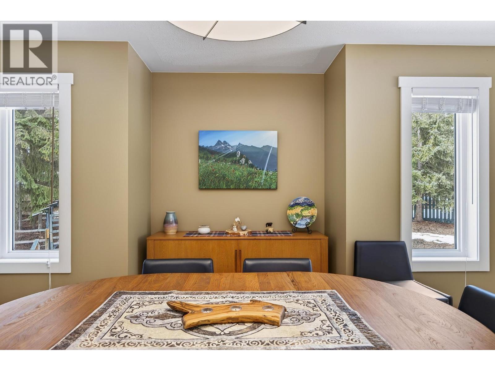  656 Lafontaine Road East, Golden