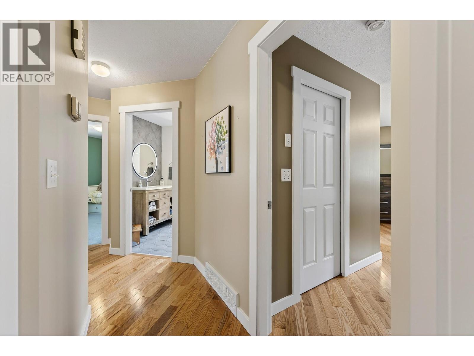  656 Lafontaine Road East, Golden