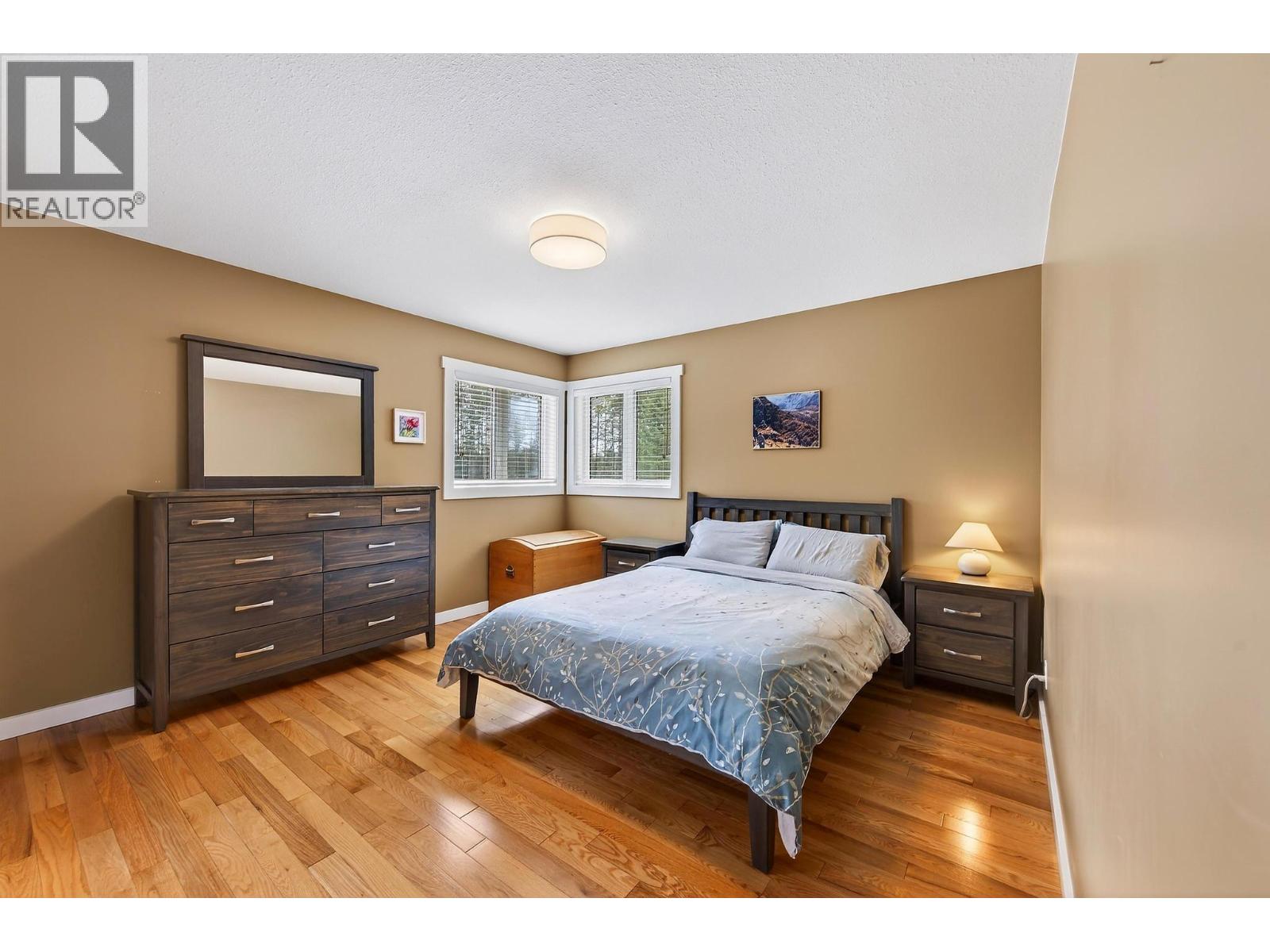  656 Lafontaine Road East, Golden