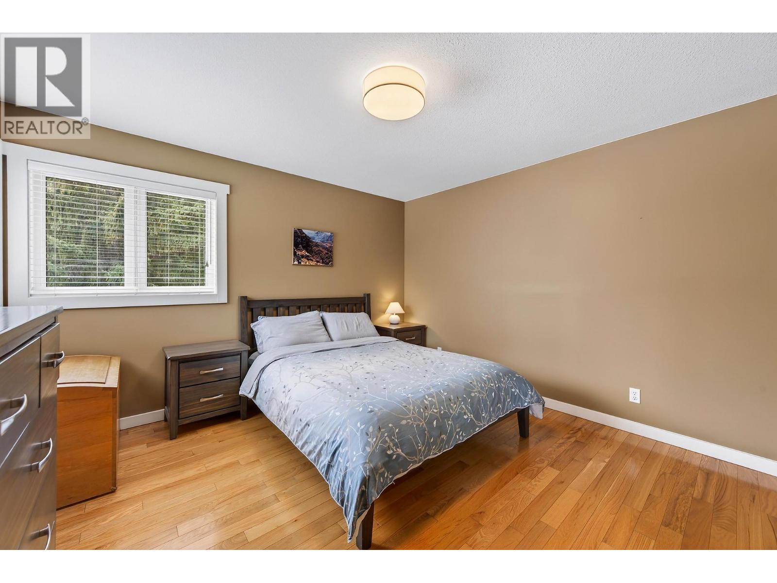  656 Lafontaine Road East, Golden