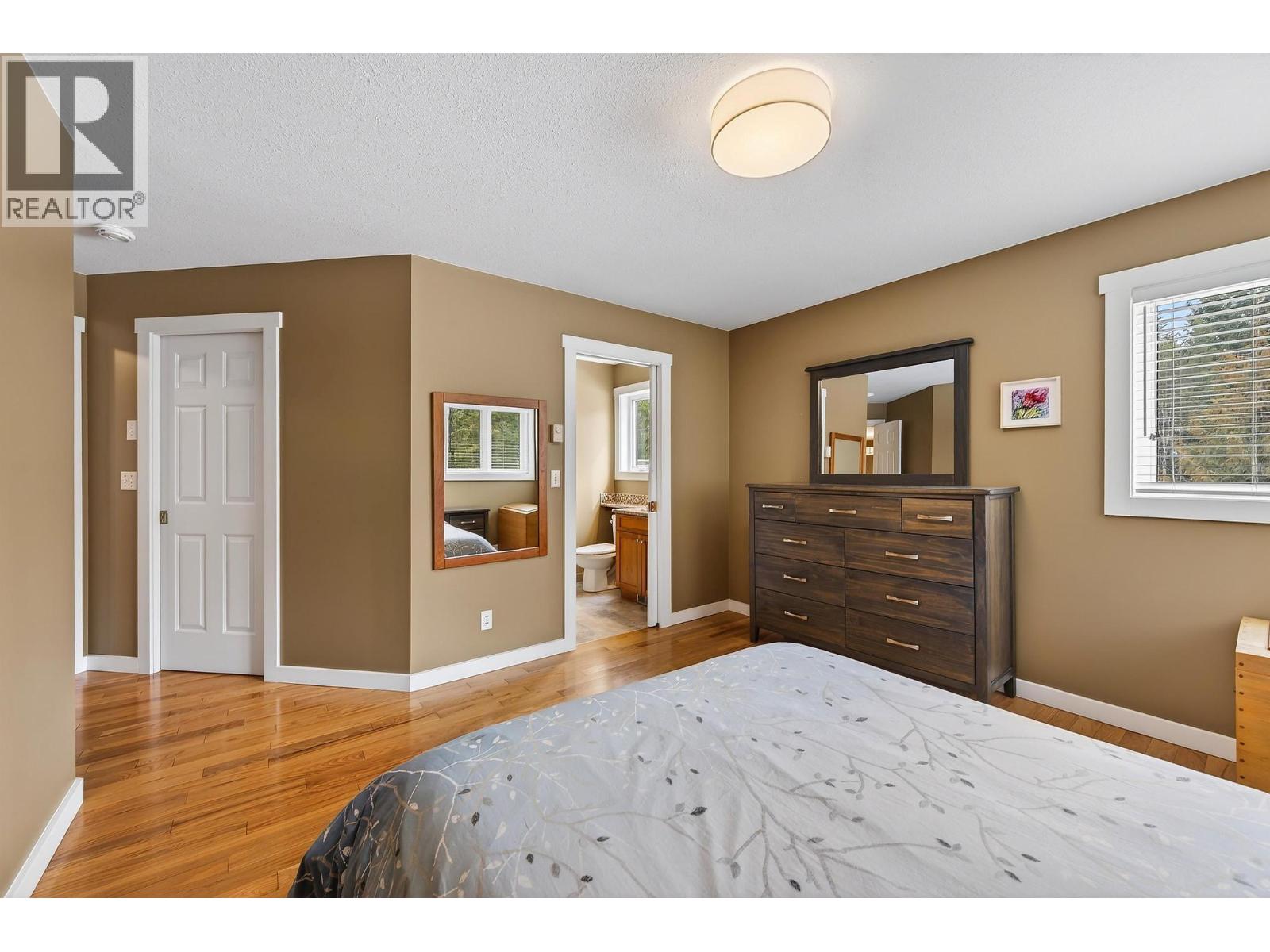  656 Lafontaine Road East, Golden