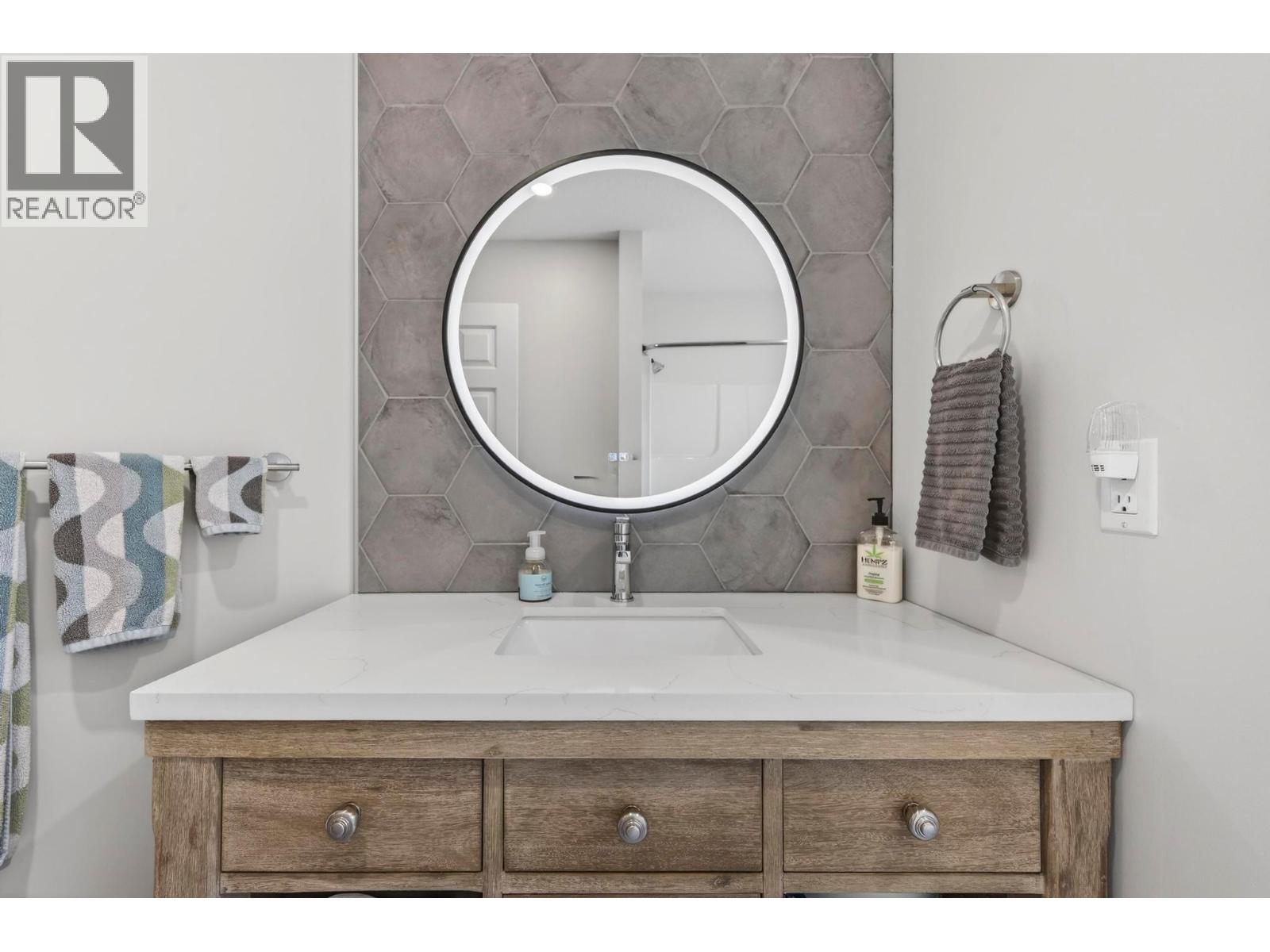  656 Lafontaine Road East, Golden