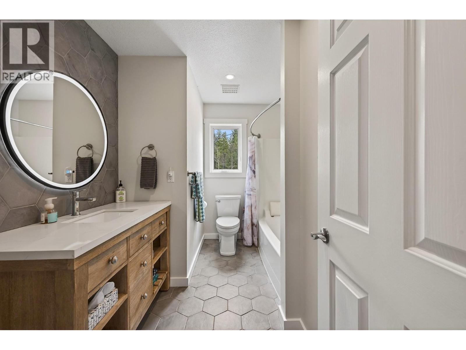  656 Lafontaine Road East, Golden