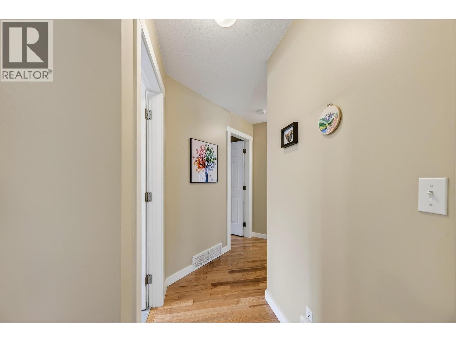  656 Lafontaine Road East, Golden