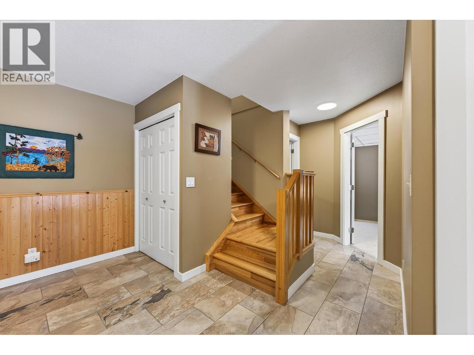  656 Lafontaine Road East, Golden