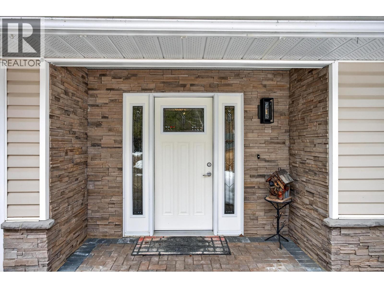  656 Lafontaine Road East, Golden