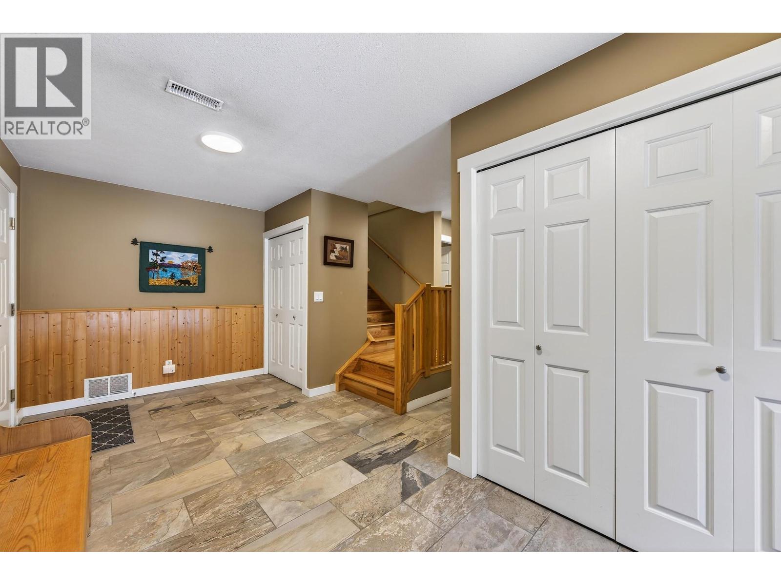  656 Lafontaine Road East, Golden