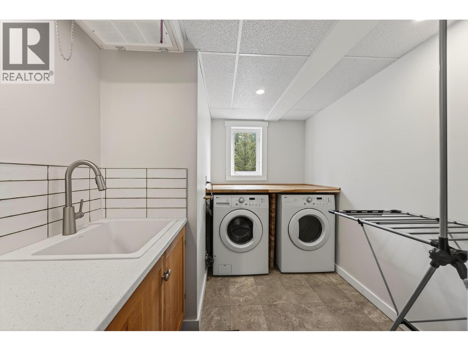  656 Lafontaine Road East, Golden