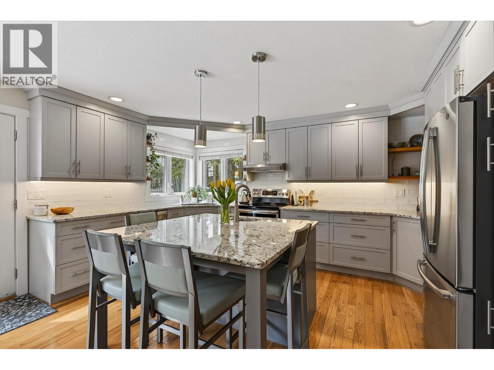  656 Lafontaine Road East, Golden