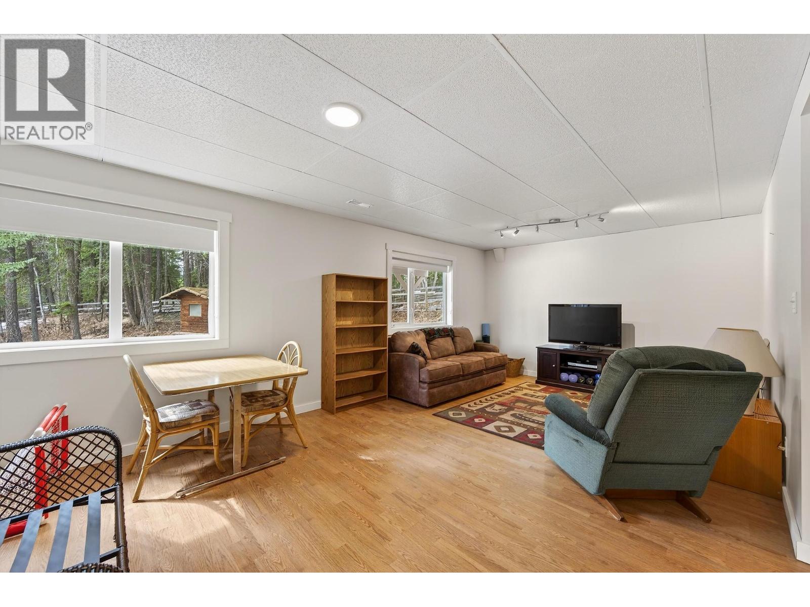  656 Lafontaine Road East, Golden