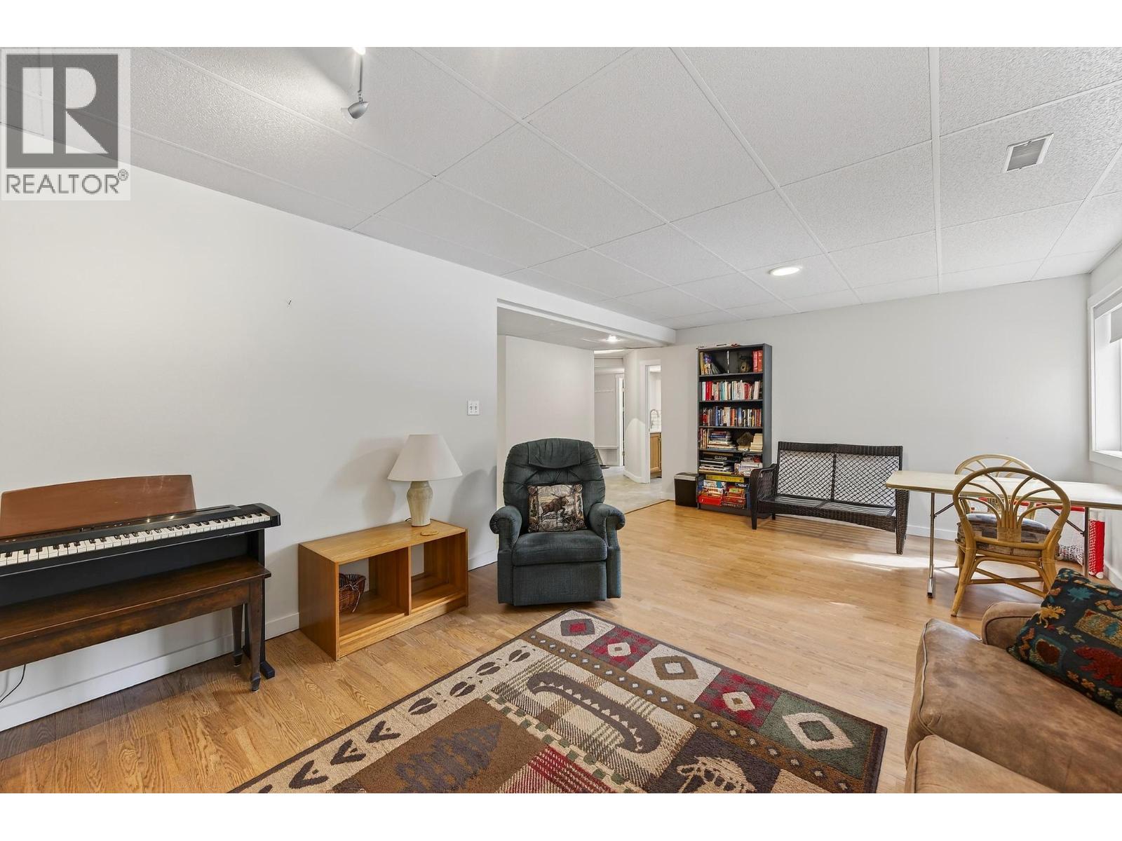  656 Lafontaine Road East, Golden